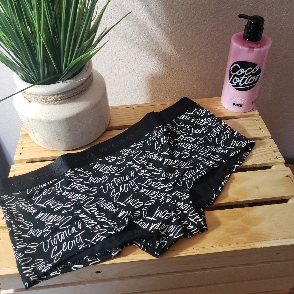 NWT VS LOGO BOY SHORT